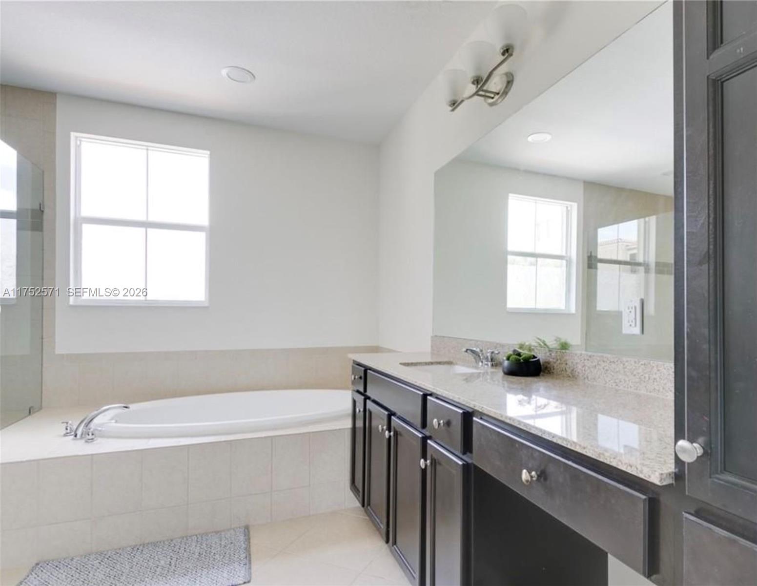 SAWGRASS LAKES - Residential