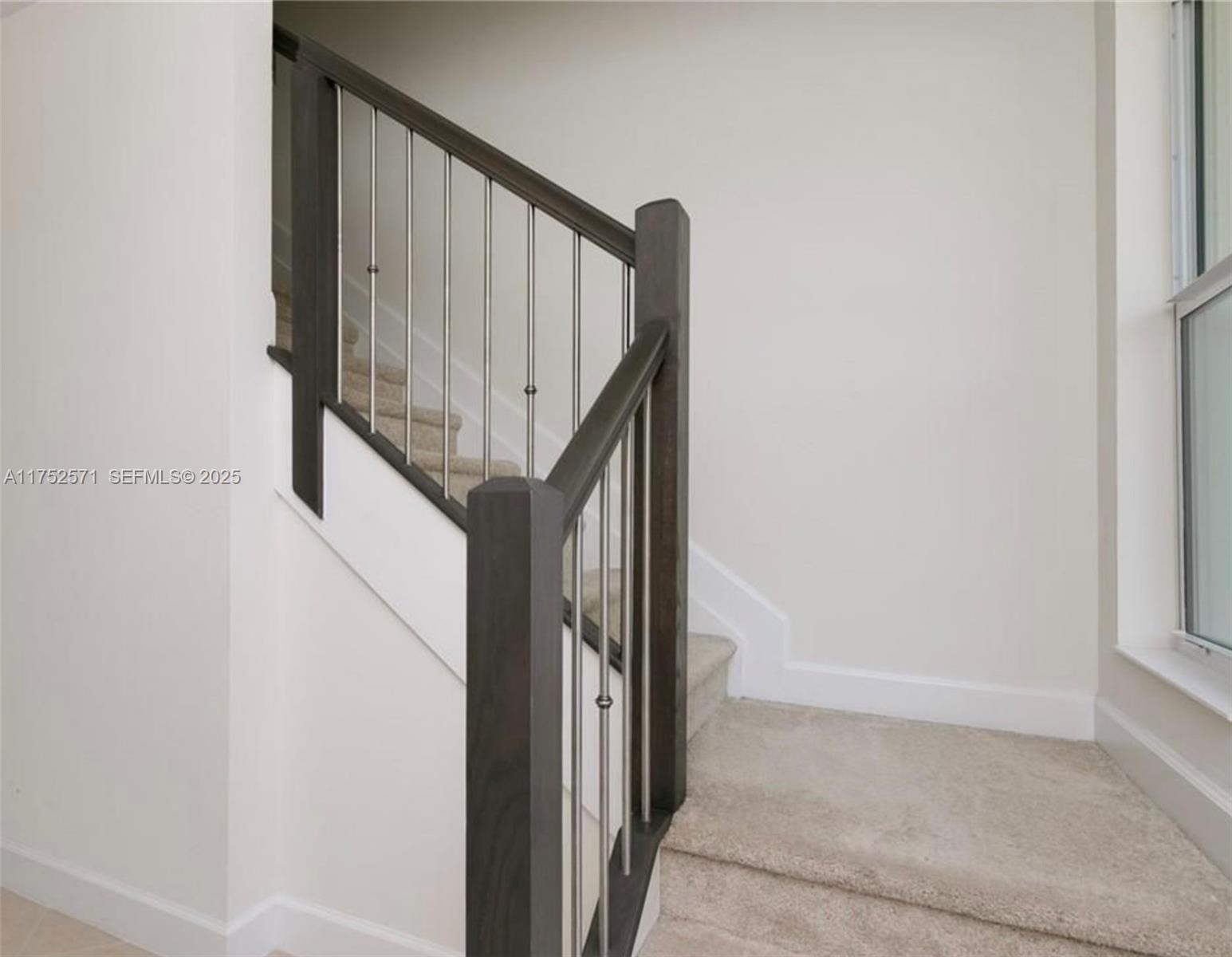 SAWGRASS LAKES - Residential