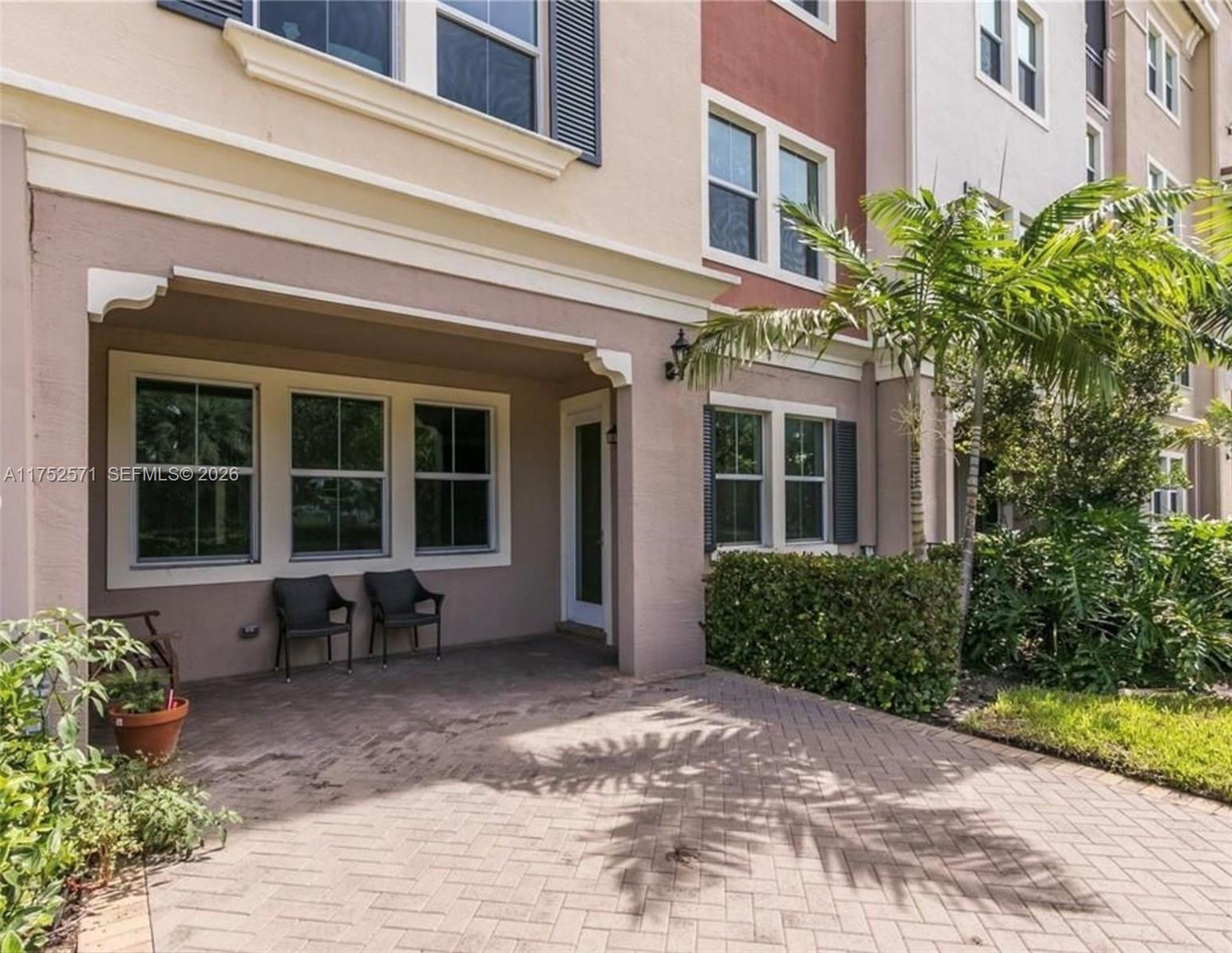SAWGRASS LAKES - Residential