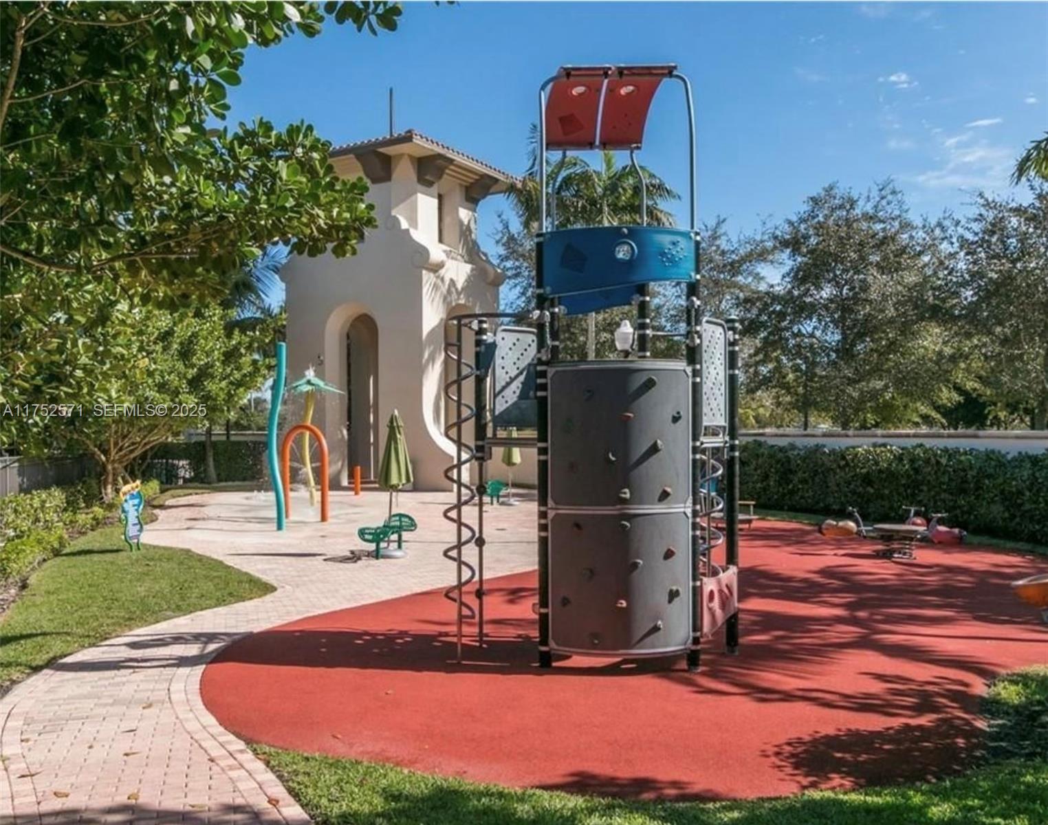 SAWGRASS LAKES - Residential