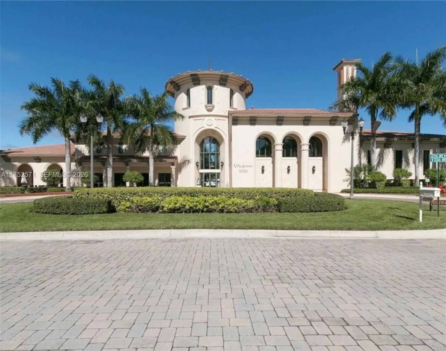 SAWGRASS LAKES - Residential