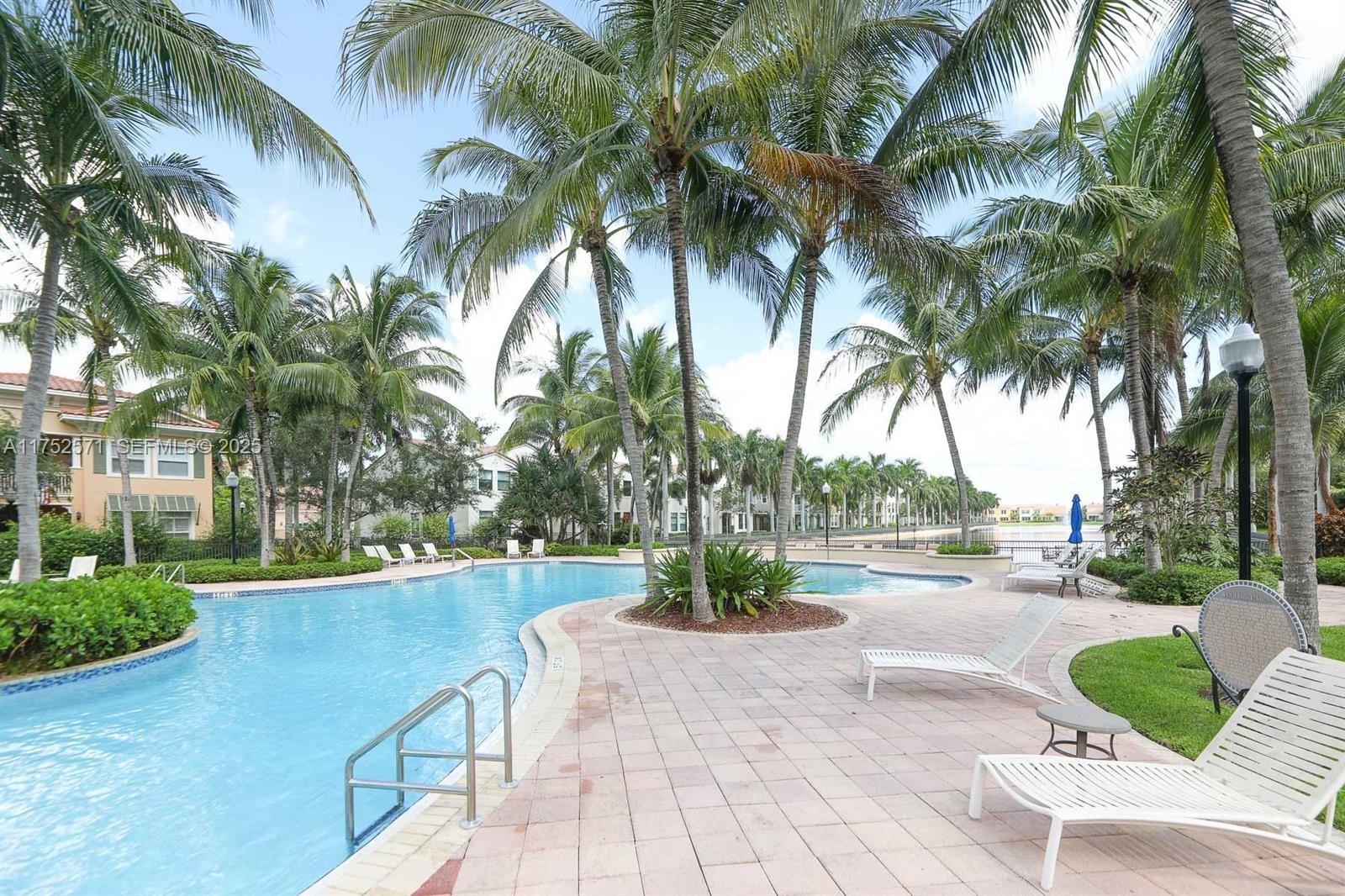 SAWGRASS LAKES - Residential