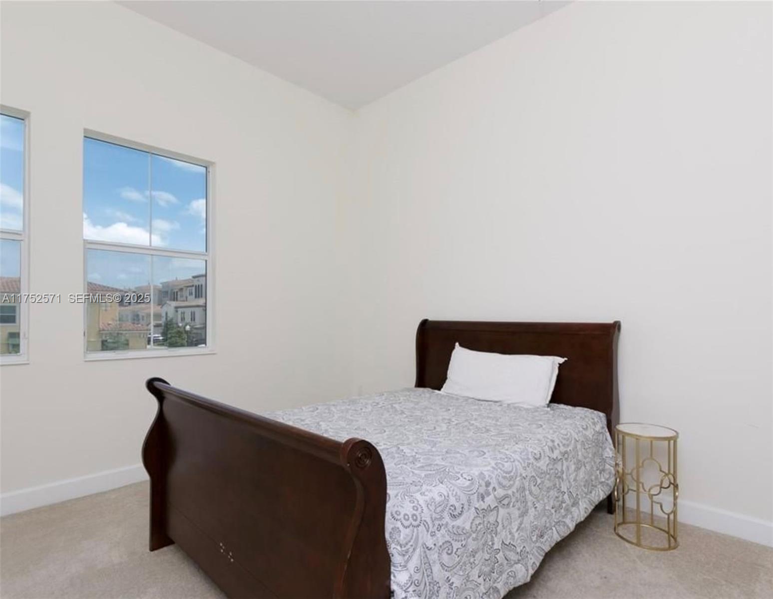 SAWGRASS LAKES - Residential