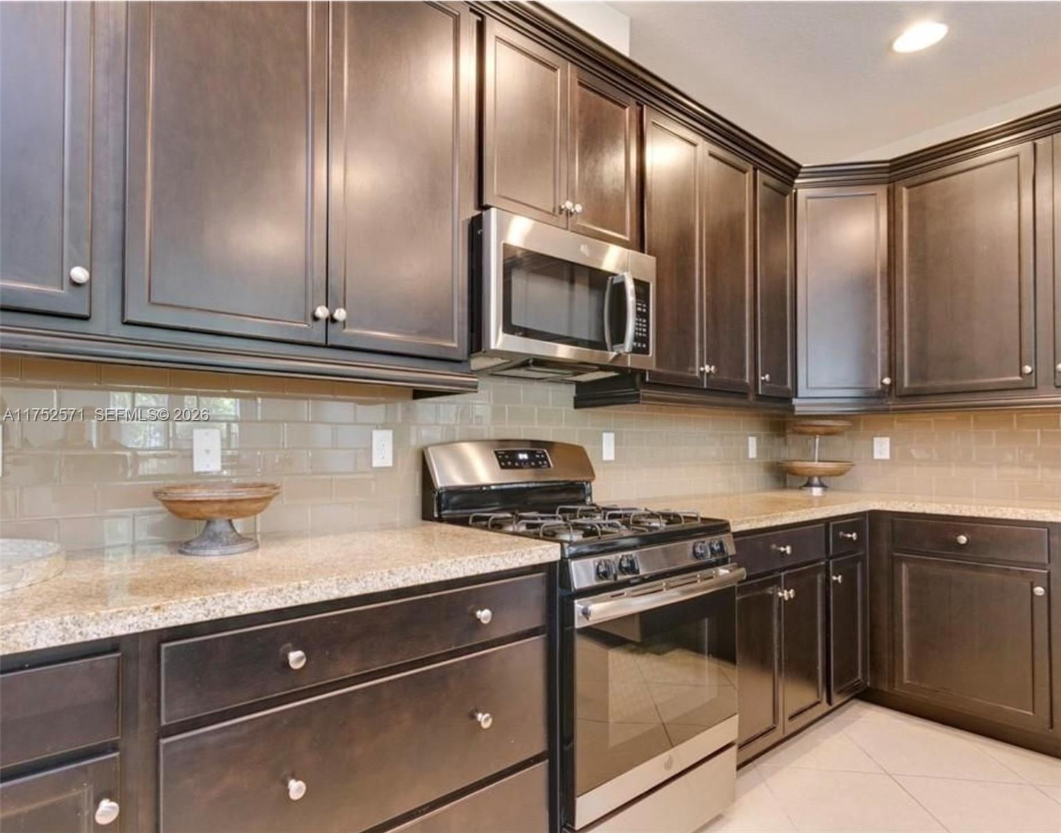 SAWGRASS LAKES - Residential