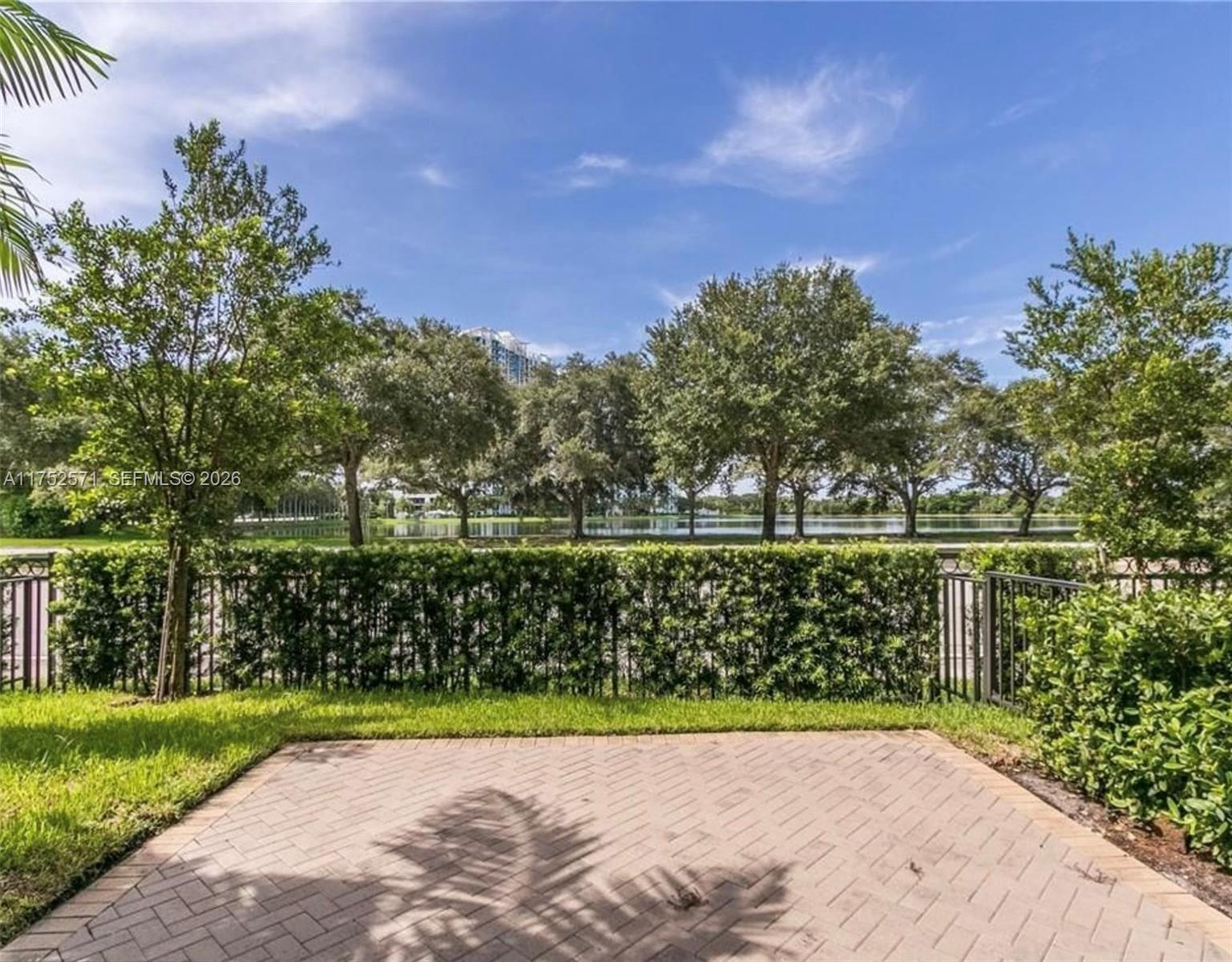 SAWGRASS LAKES - Residential