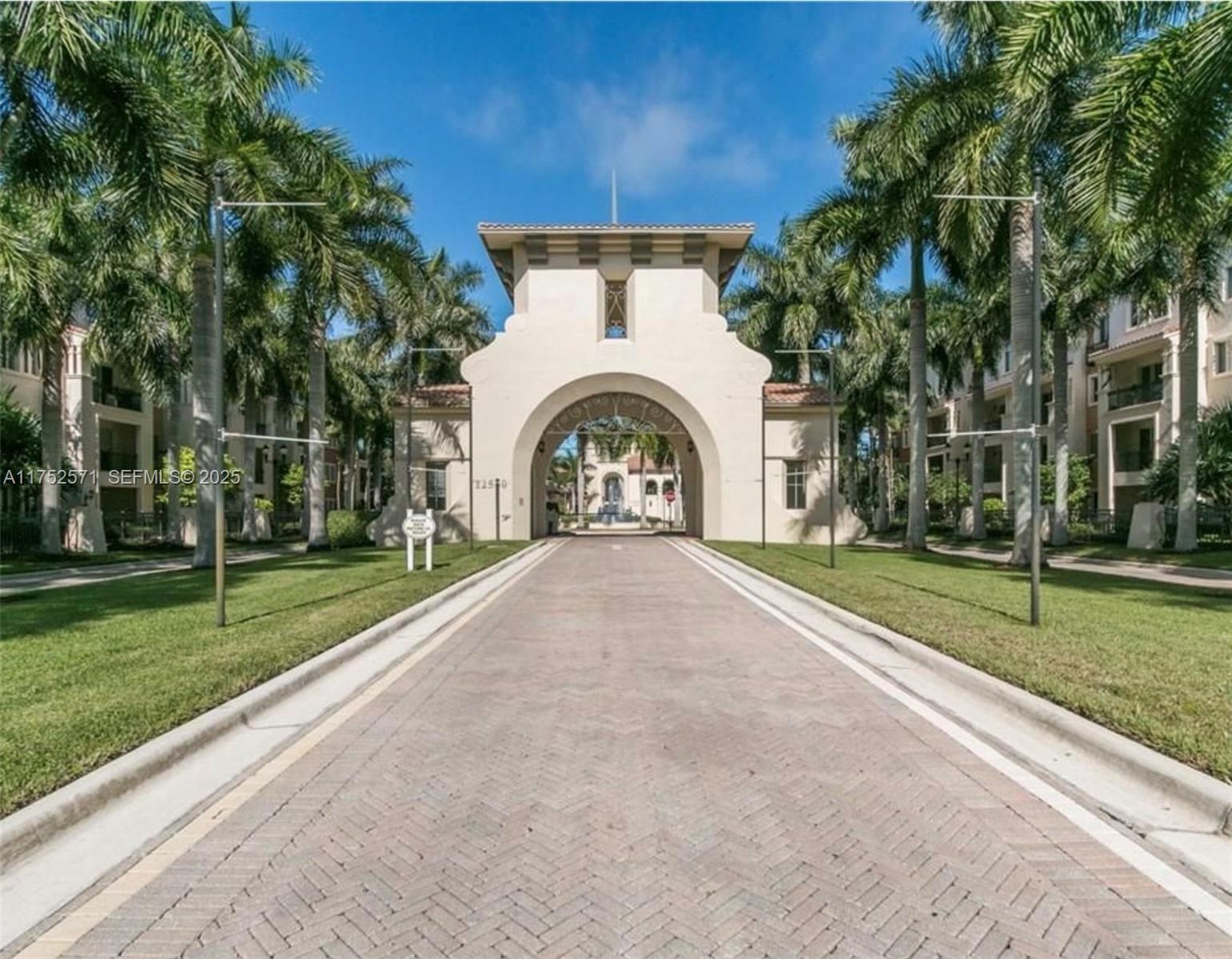 SAWGRASS LAKES - Residential