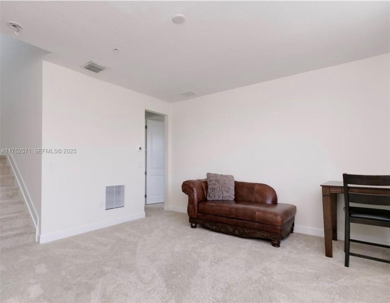 SAWGRASS LAKES - Residential