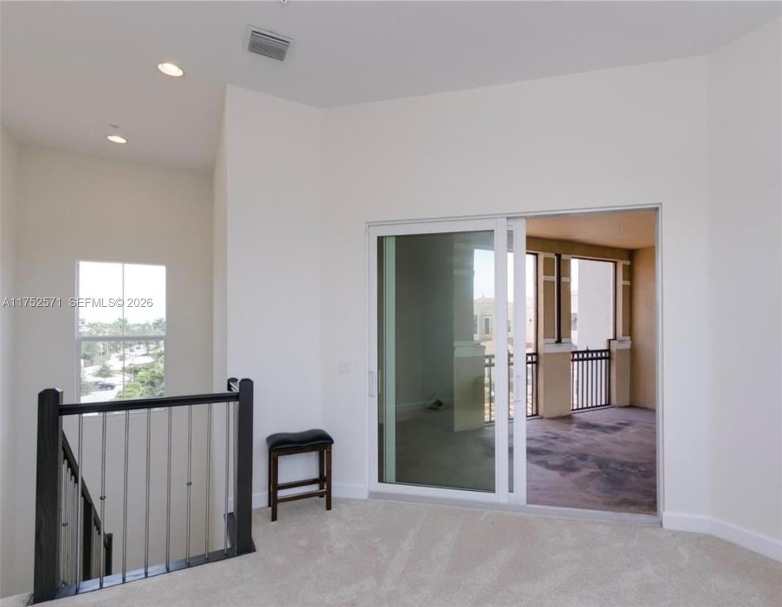 SAWGRASS LAKES - Residential