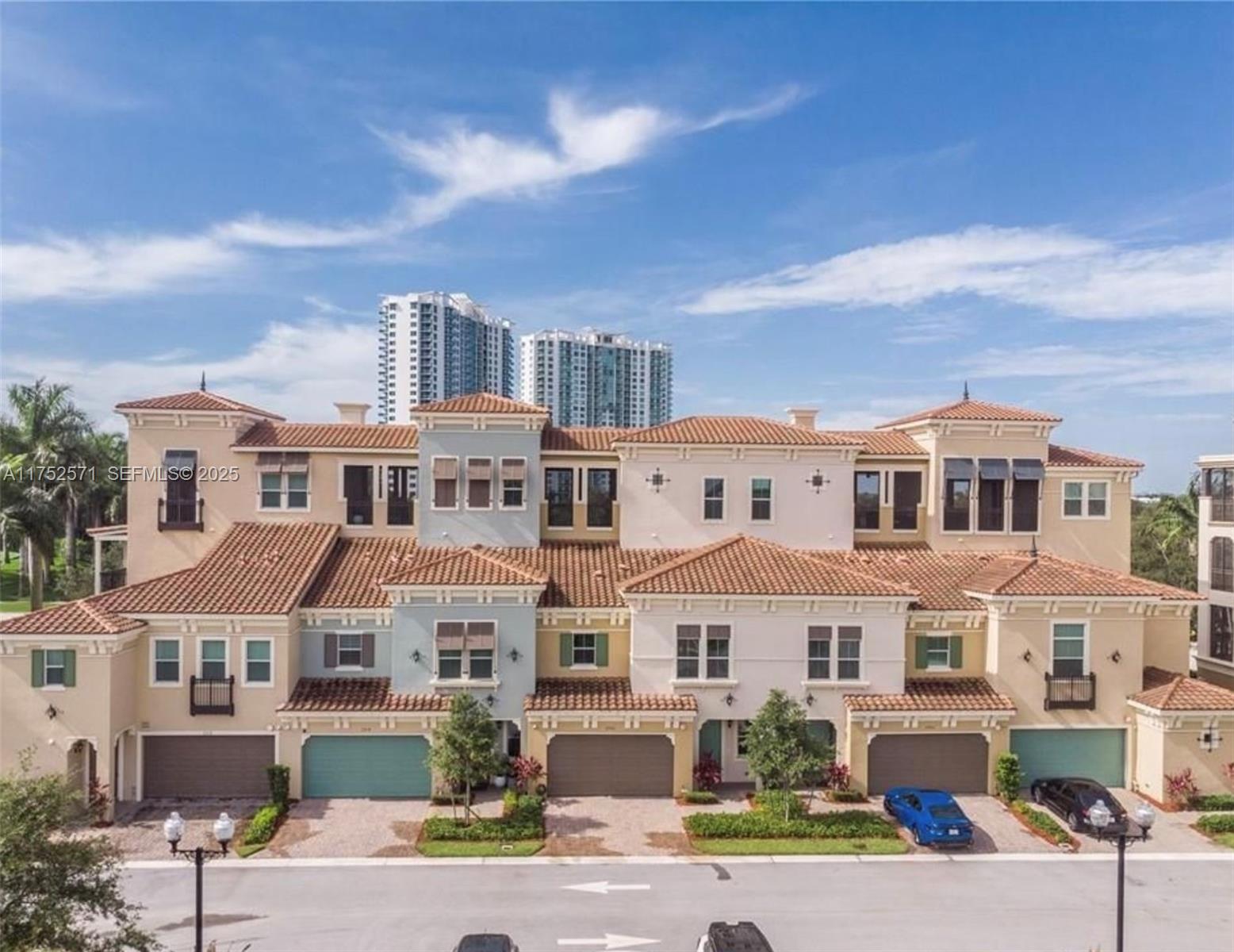 SAWGRASS LAKES - Residential