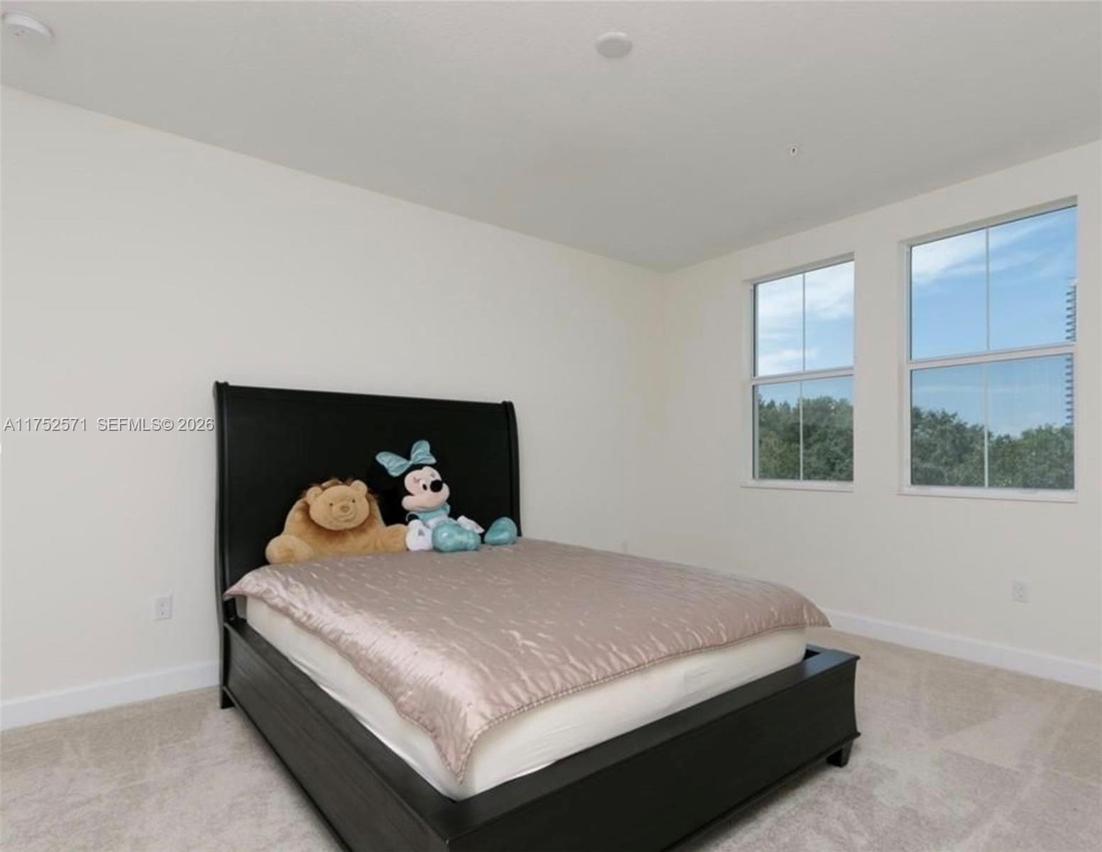 SAWGRASS LAKES - Residential