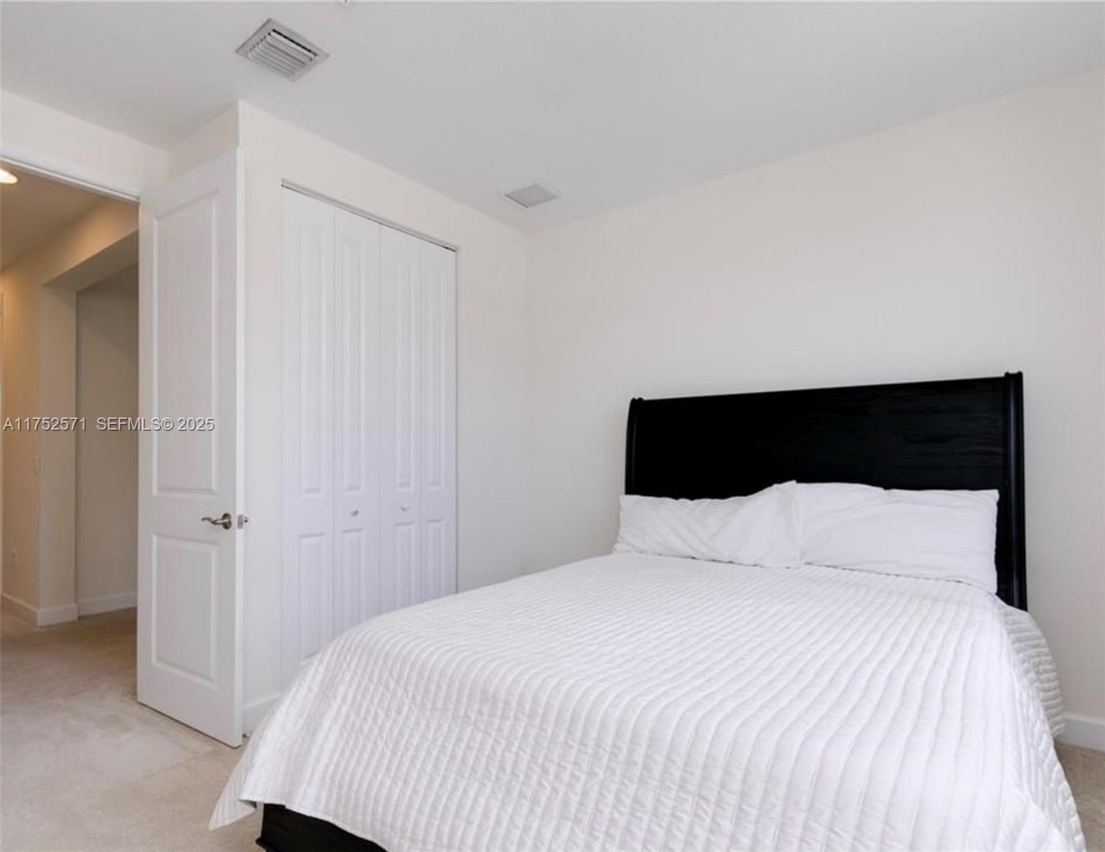 SAWGRASS LAKES - Residential