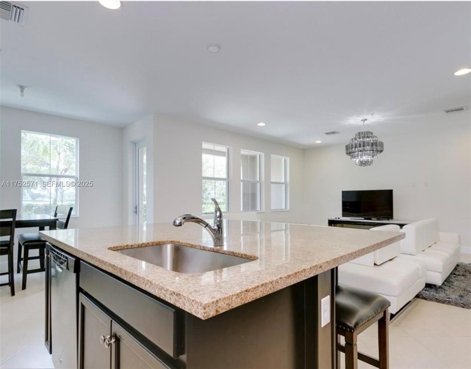 SAWGRASS LAKES - Residential