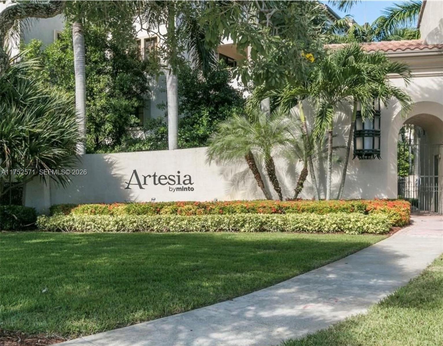 SAWGRASS LAKES - Residential