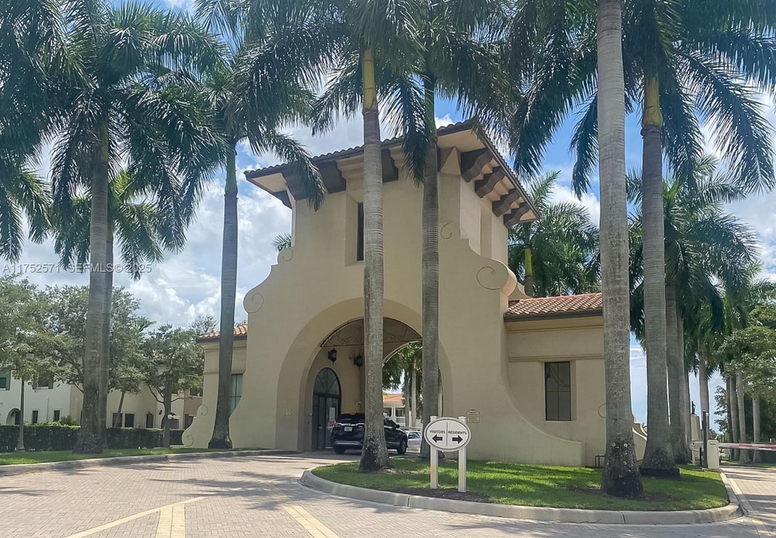 SAWGRASS LAKES - Residential