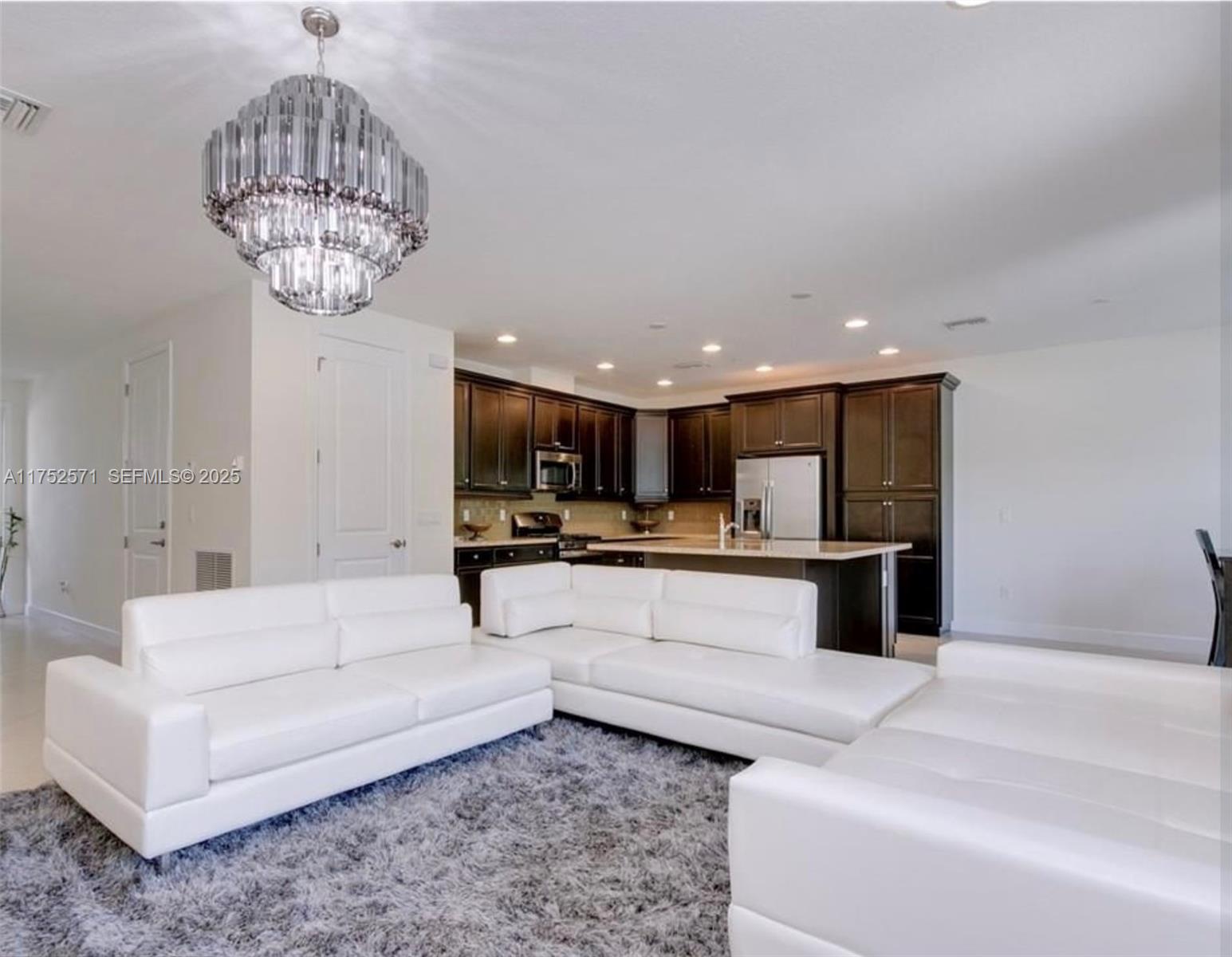 SAWGRASS LAKES - Residential