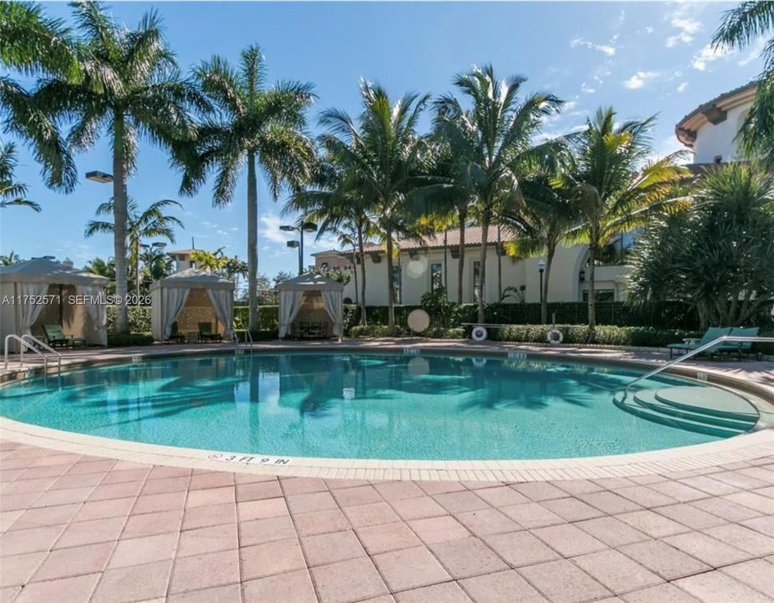 SAWGRASS LAKES - Residential