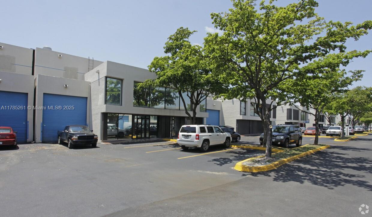 Turnkey Warehouse Space – Prime Airport Location!
Ready for immediate occupancy! This 3,532 SF warehouse offers exceptional functionality, featuring a dock-height loading door, electric front gate, two newly renovated bathrooms, LED lighting, and more.
Strategically located just half a mile from Miami Cargo Airport, this property provides seamless access to Palmetto Expressway, Dolphin Expressway, and Florida Turnpike—making it ideal for logistics, distribution, or trade operations.
Lease Rate: $22.75 PSF – Opportunities like this don’t last. Schedule your tour today!