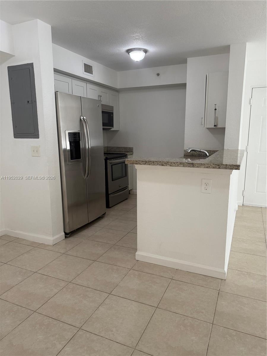 VISTA TRACE 8 CONDO - Residential