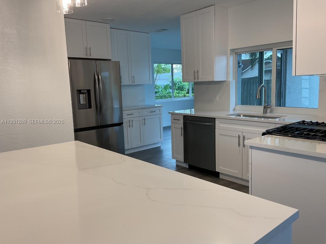 SUNRISE GOLF VILLAGE SEC - Residential Lease