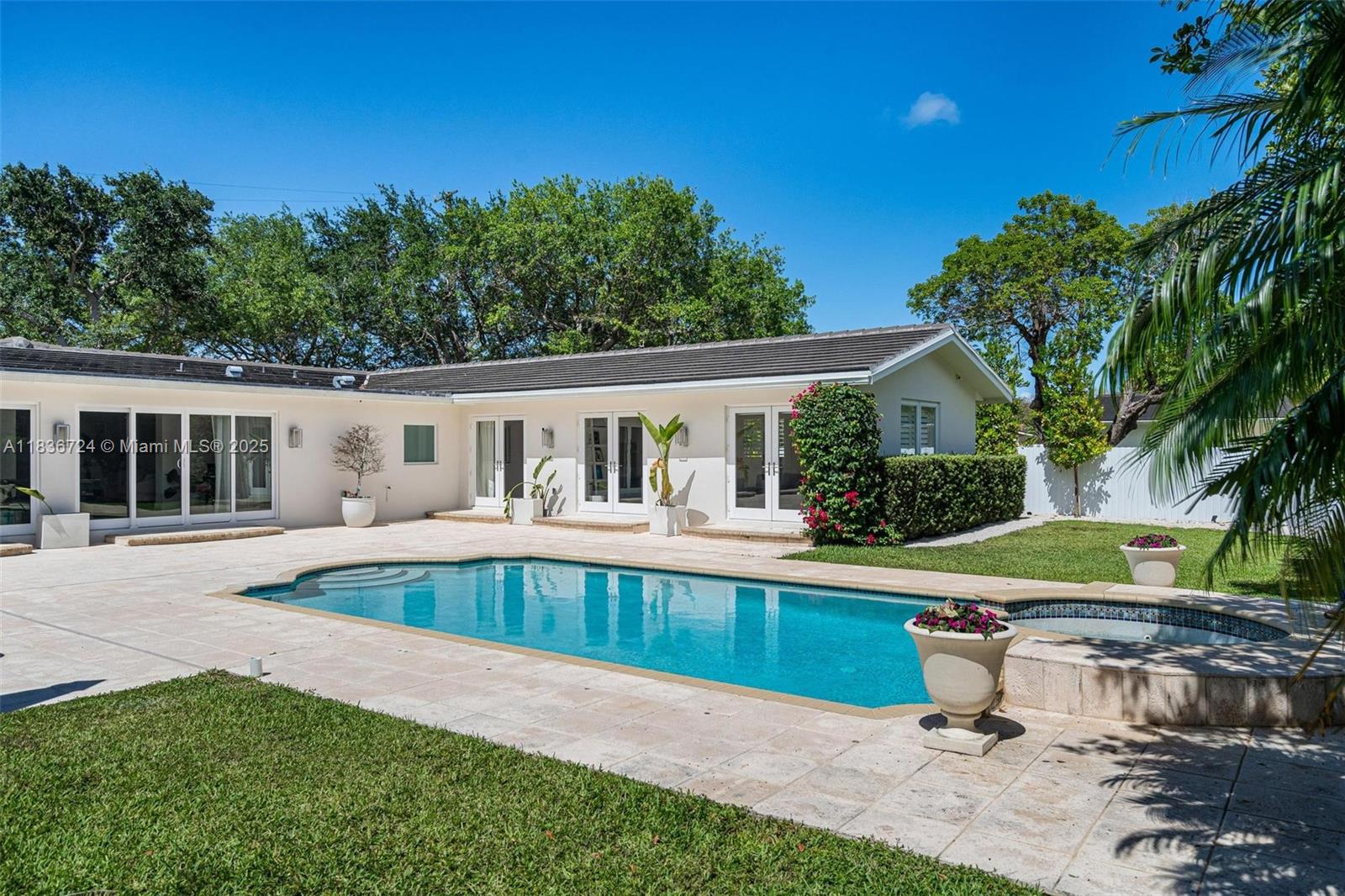 7160 SW 124th St, Pinecrest, FL, 33156/$2,375,000 1 7160 SW 124th St