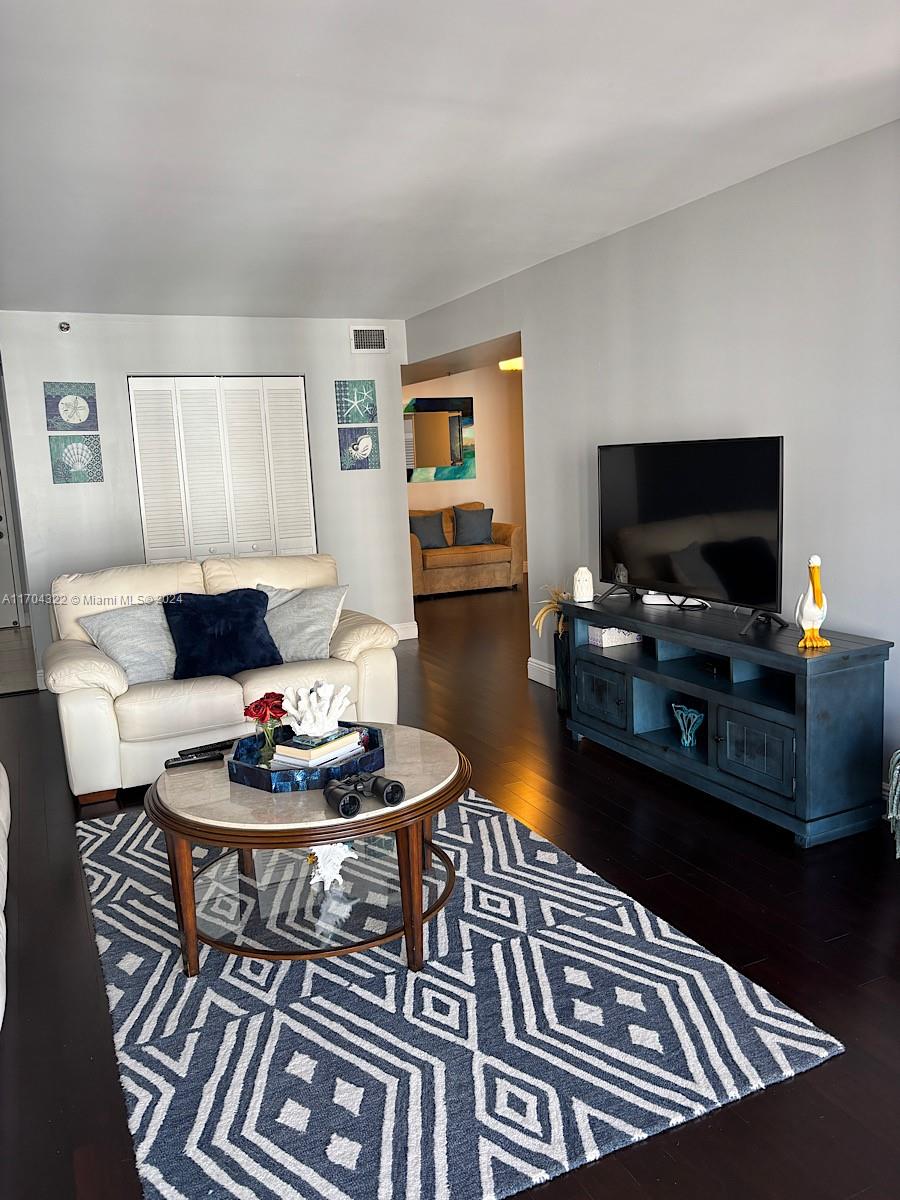 SUMMIT CONDO - Residential