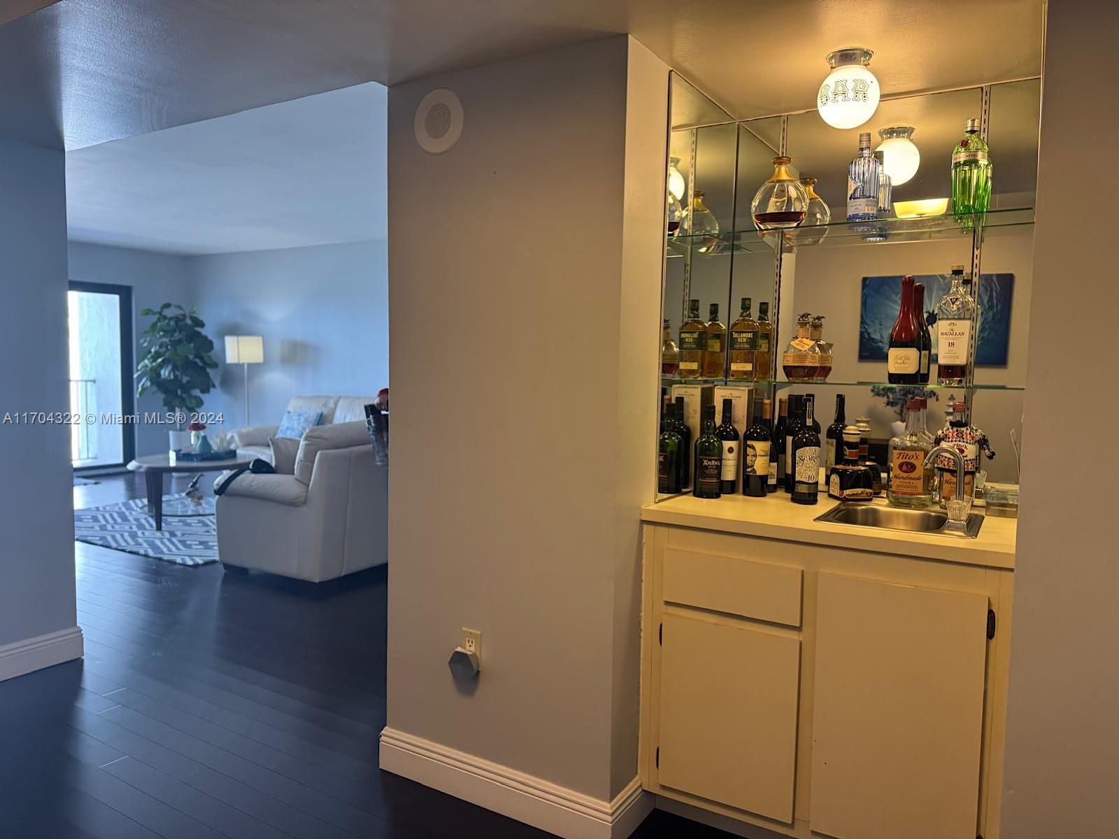 SUMMIT CONDO - Residential