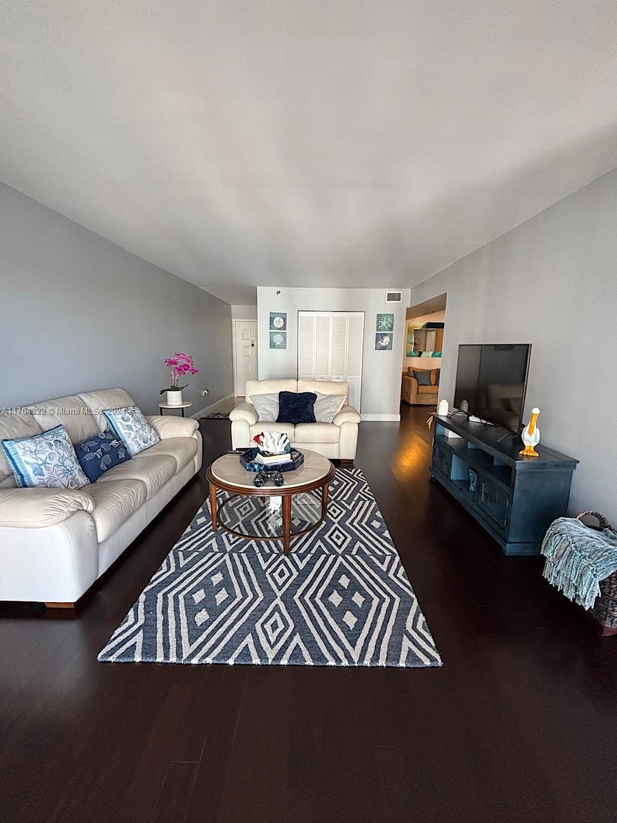 SUMMIT CONDO - Residential