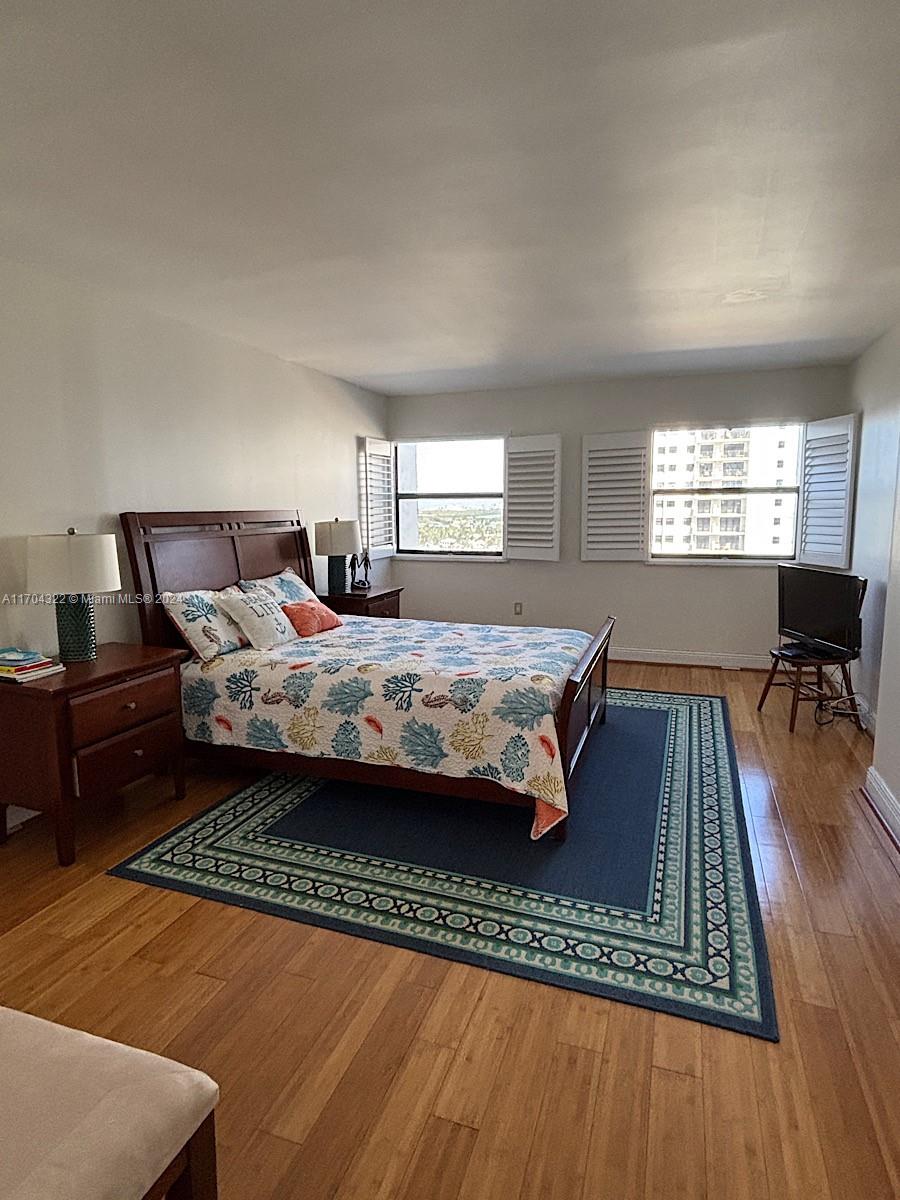 SUMMIT CONDO - Residential