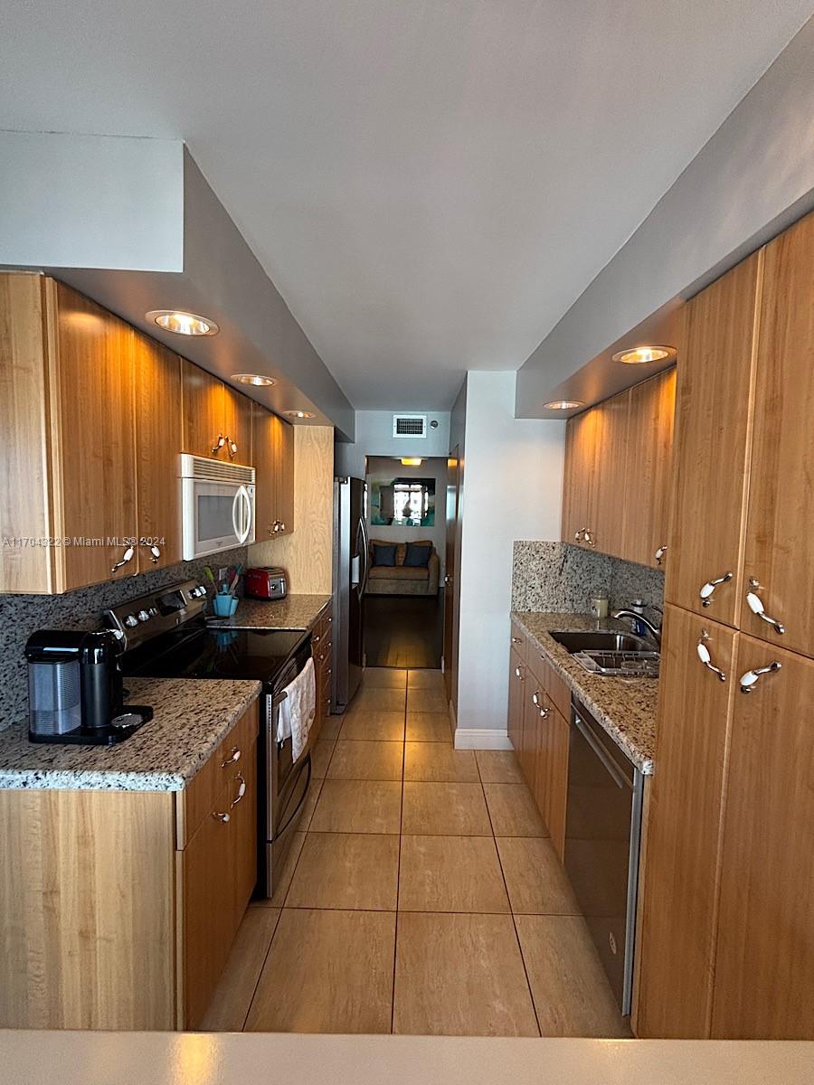 SUMMIT CONDO - Residential