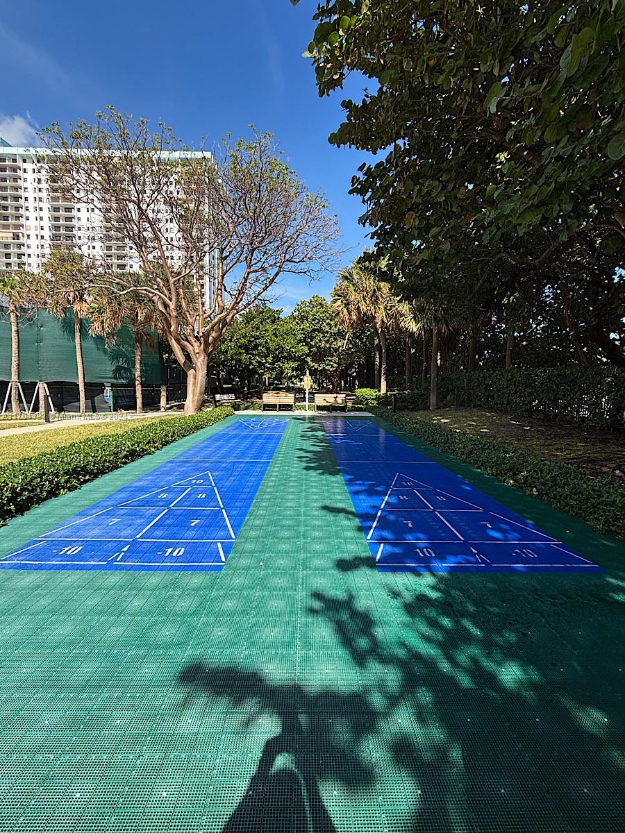 SUMMIT CONDO - Residential