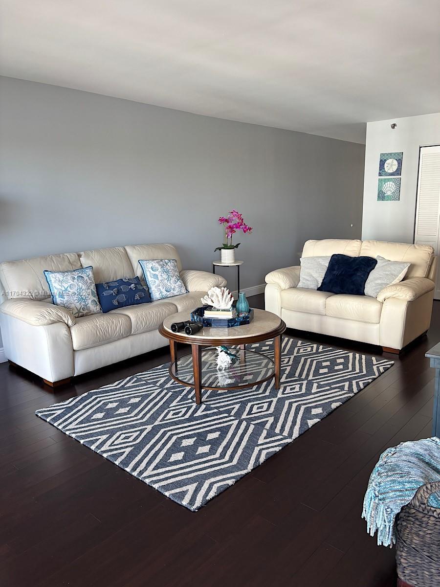 SUMMIT CONDO - Residential