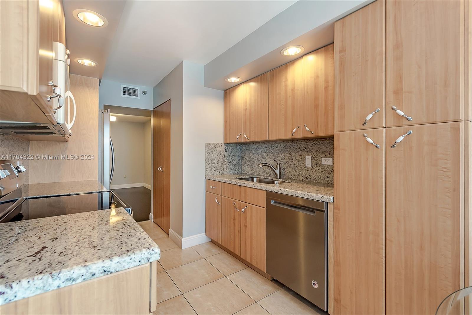 SUMMIT CONDO - Residential