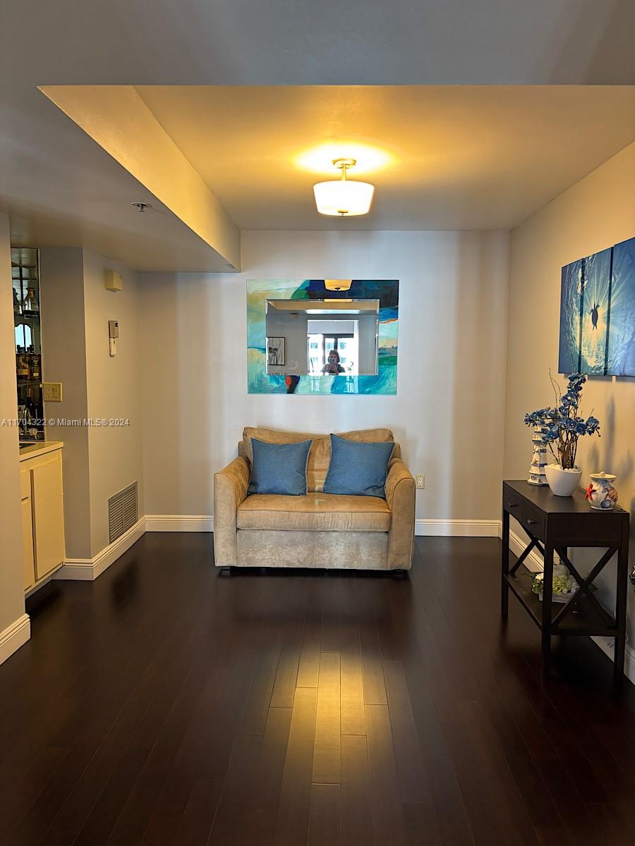 SUMMIT CONDO - Residential