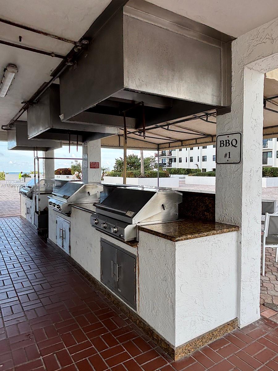 SUMMIT CONDO - Residential