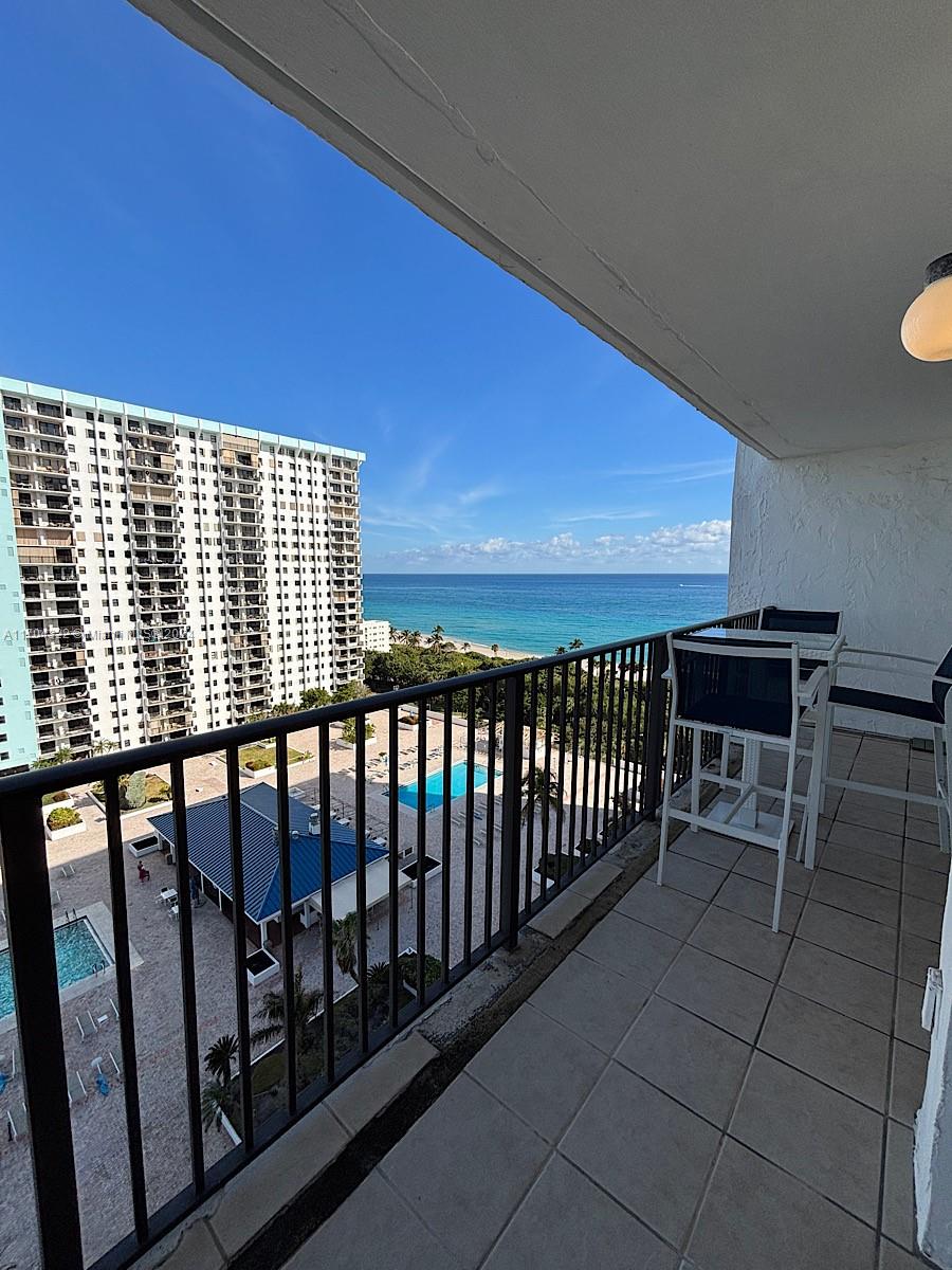 SUMMIT CONDO - Residential