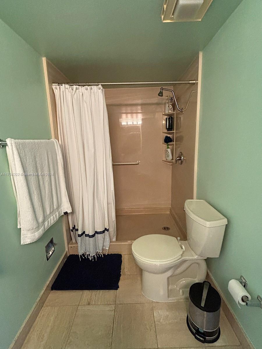SUMMIT CONDO - Residential