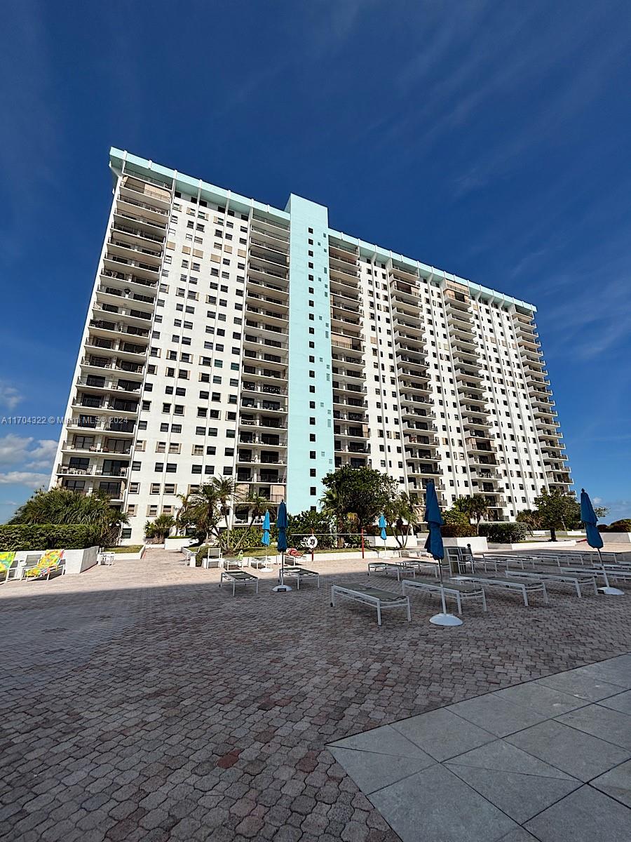 SUMMIT CONDO - Residential