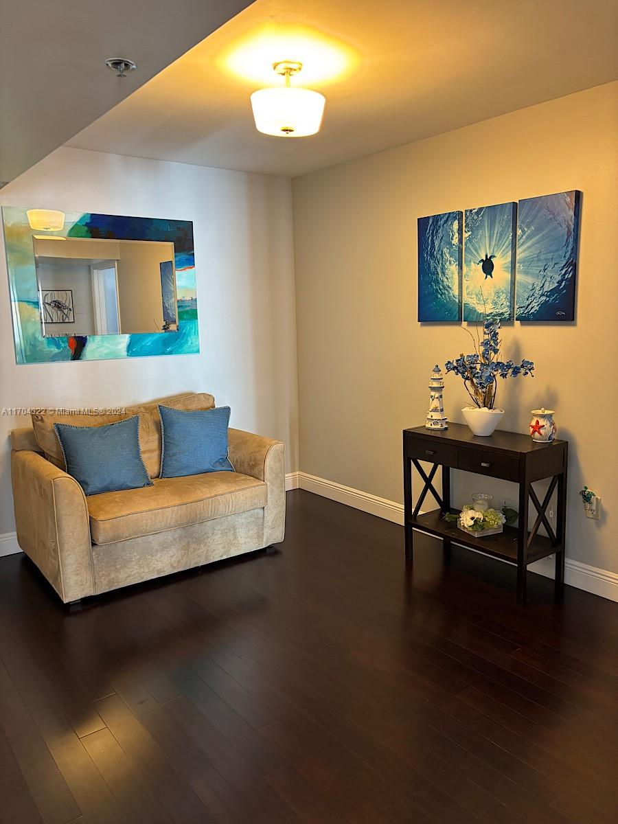 SUMMIT CONDO - Residential