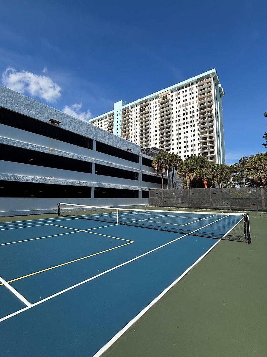SUMMIT CONDO - Residential