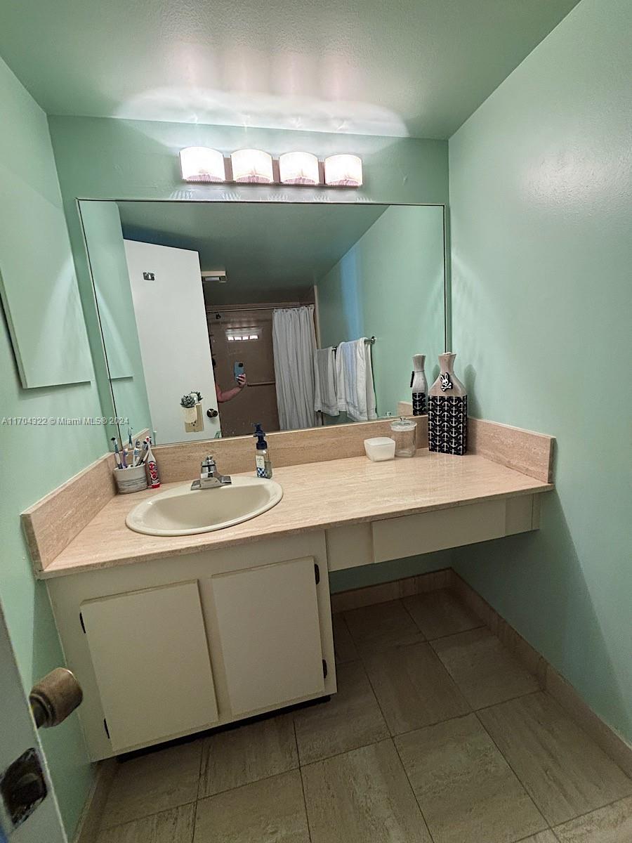 SUMMIT CONDO - Residential