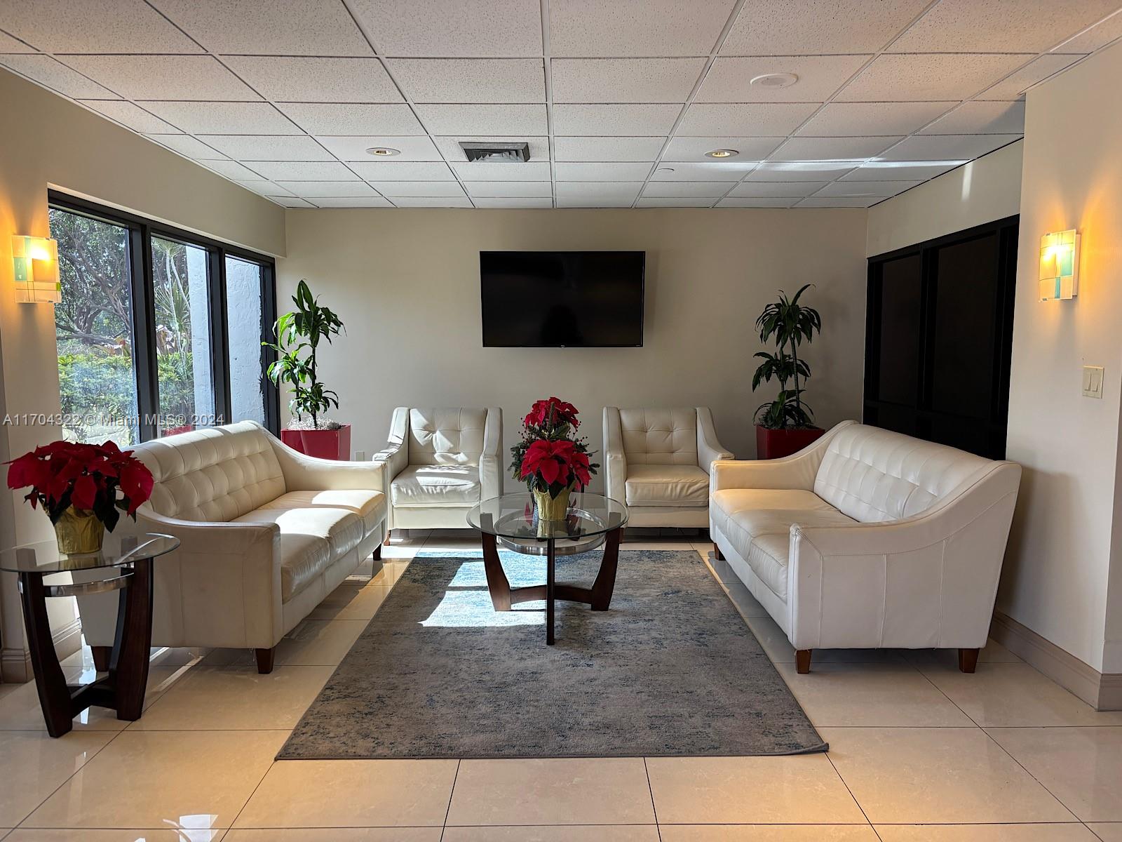SUMMIT CONDO - Residential
