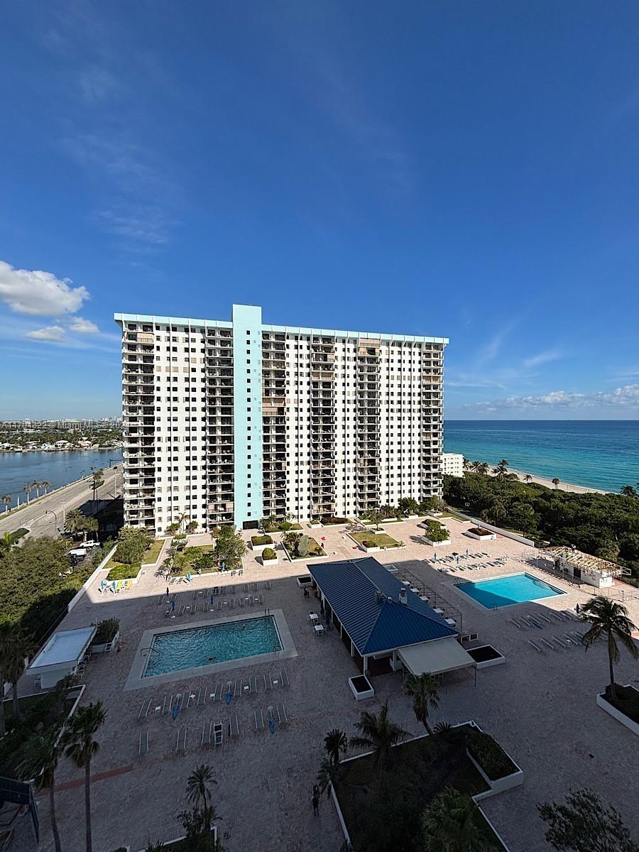 SUMMIT CONDO - Residential