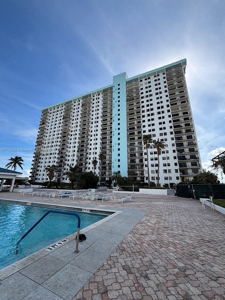 SUMMIT CONDO - Residential