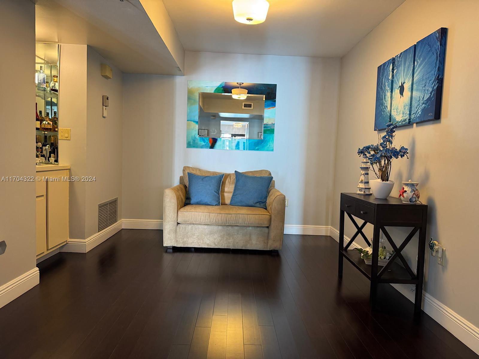 SUMMIT CONDO - Residential