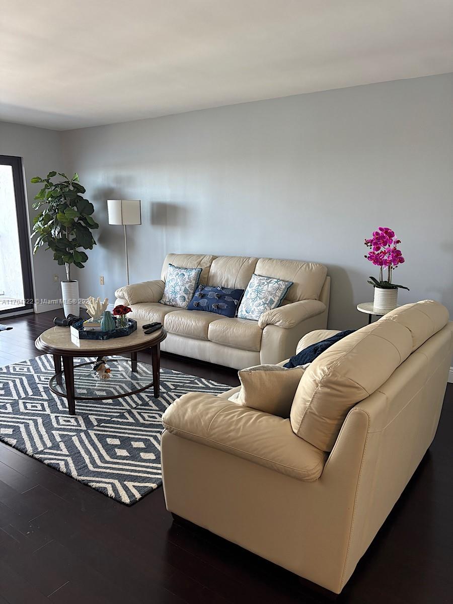 SUMMIT CONDO - Residential