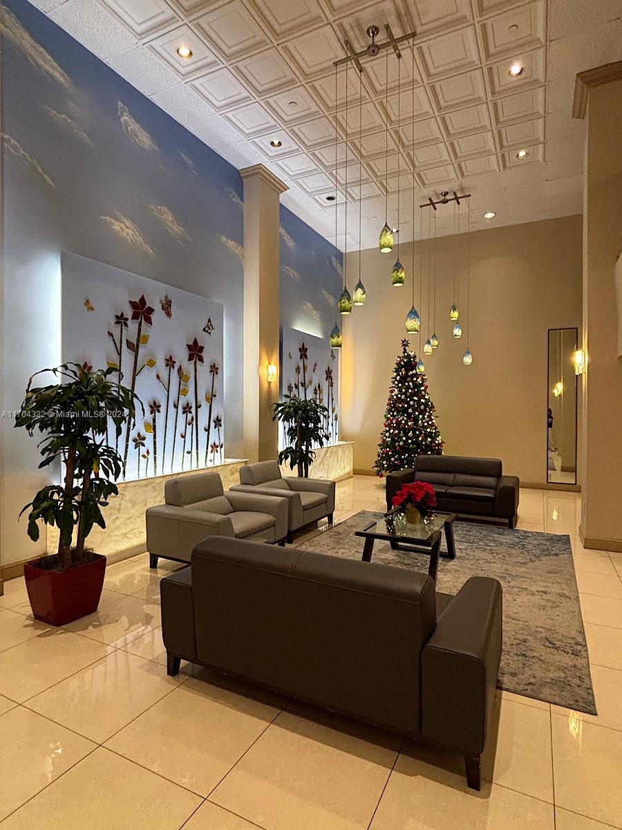 SUMMIT CONDO - Residential