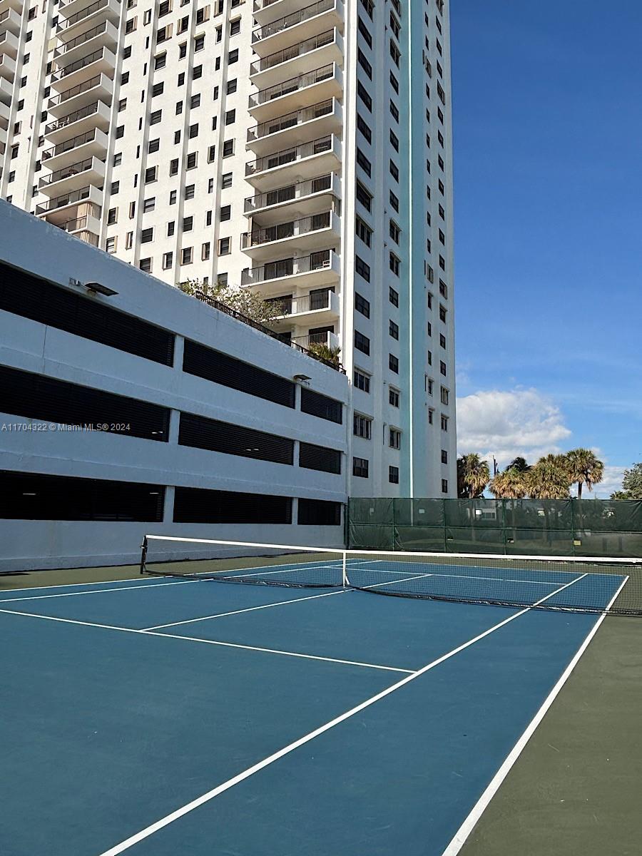 SUMMIT CONDO - Residential