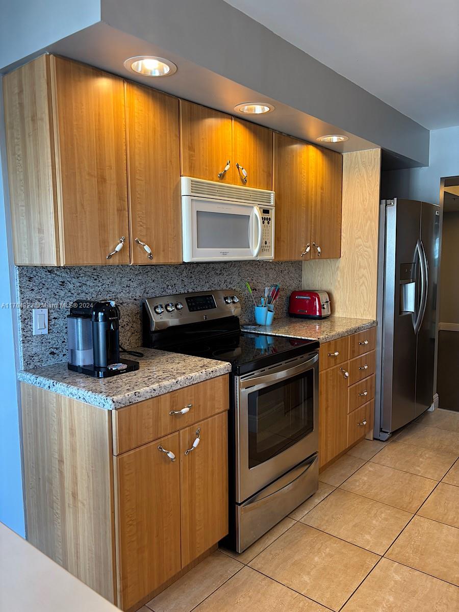 SUMMIT CONDO - Residential