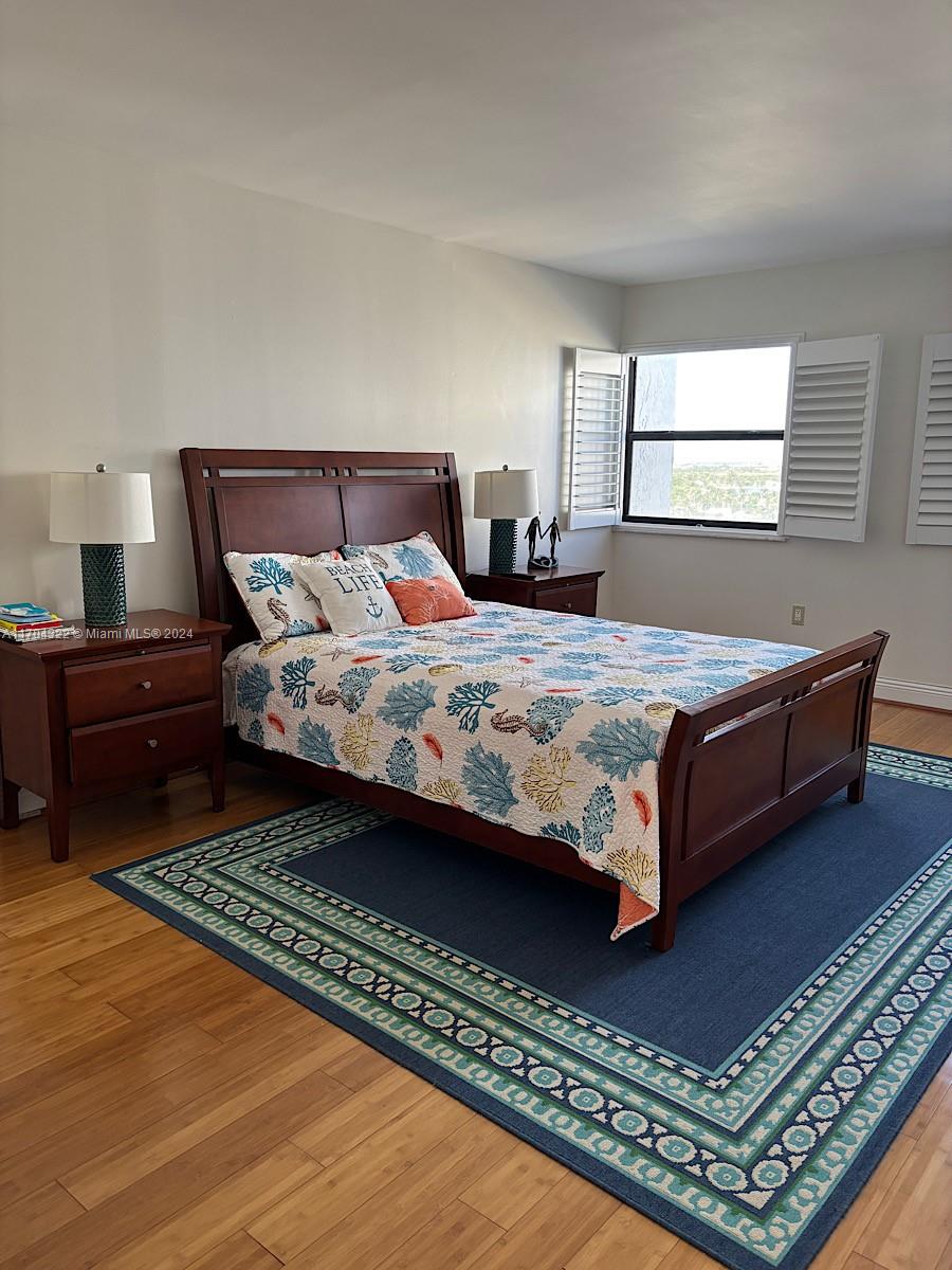 SUMMIT CONDO - Residential