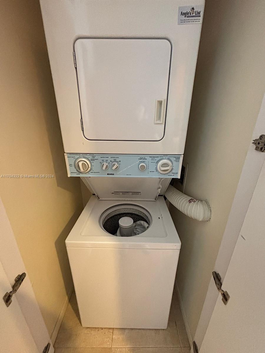 SUMMIT CONDO - Residential